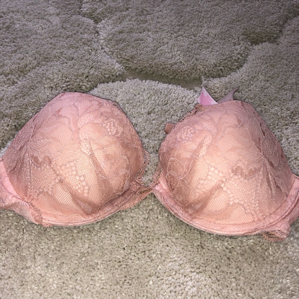 Victoria’s Secret plunge bra 32C